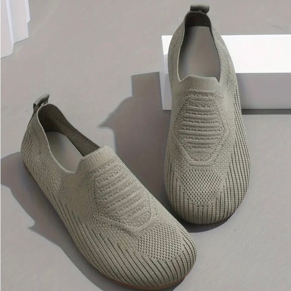 Shoes - NWOB Womens Olive Green Breathable Round Toe Flat Knit Loafer Slip-On Shoe (41)9